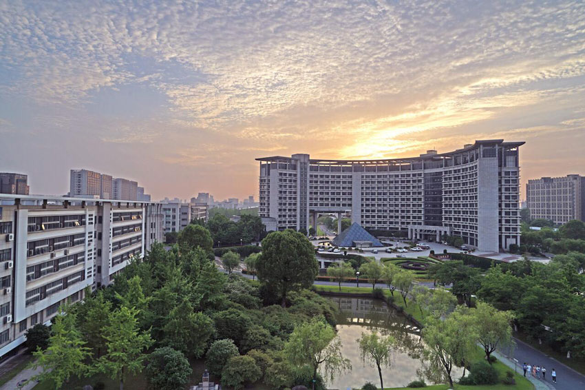 /userfiles/image/dai-hoc-cong-thuong-chiet-giang3.jpg
